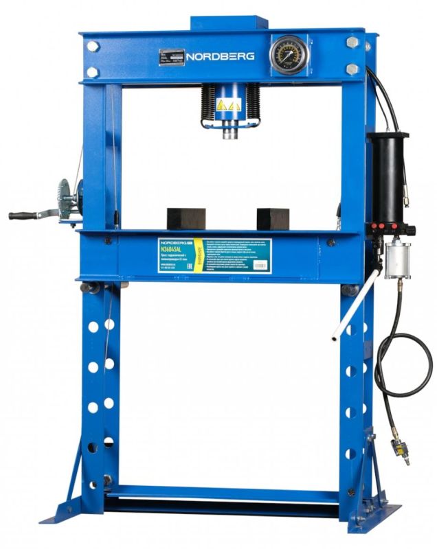 Пресс с пневмоприводом, усилие 45 тонн, ширина рабочего стола 826 мм, ход штока 168 мм