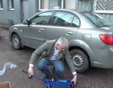 Домкрат подкатной AE&T T31103A 