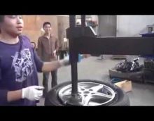 Видеообзор - Полуавтоматический шиномонтажный станок AE&T M-100